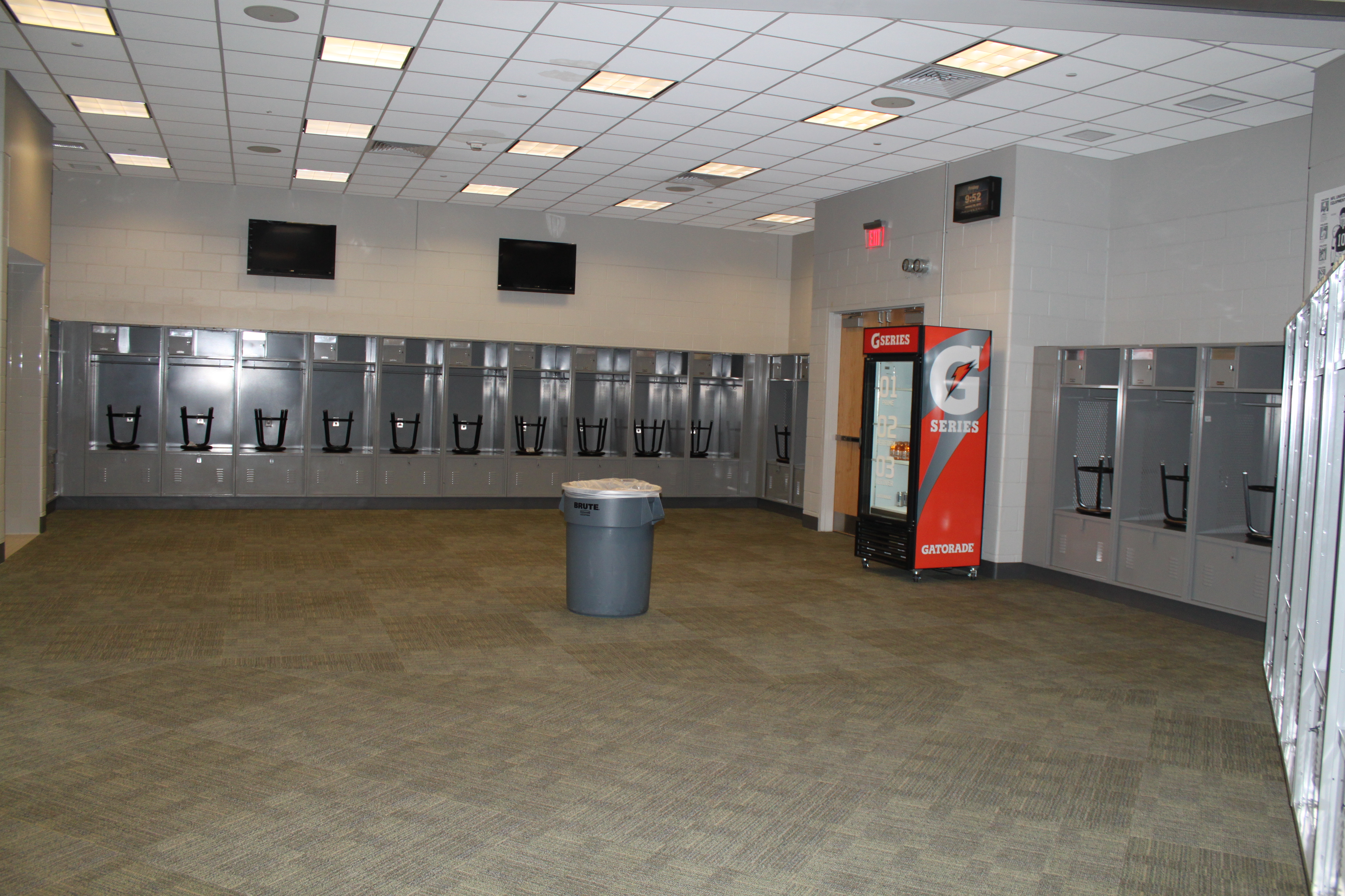 metlife stadium luggage storage