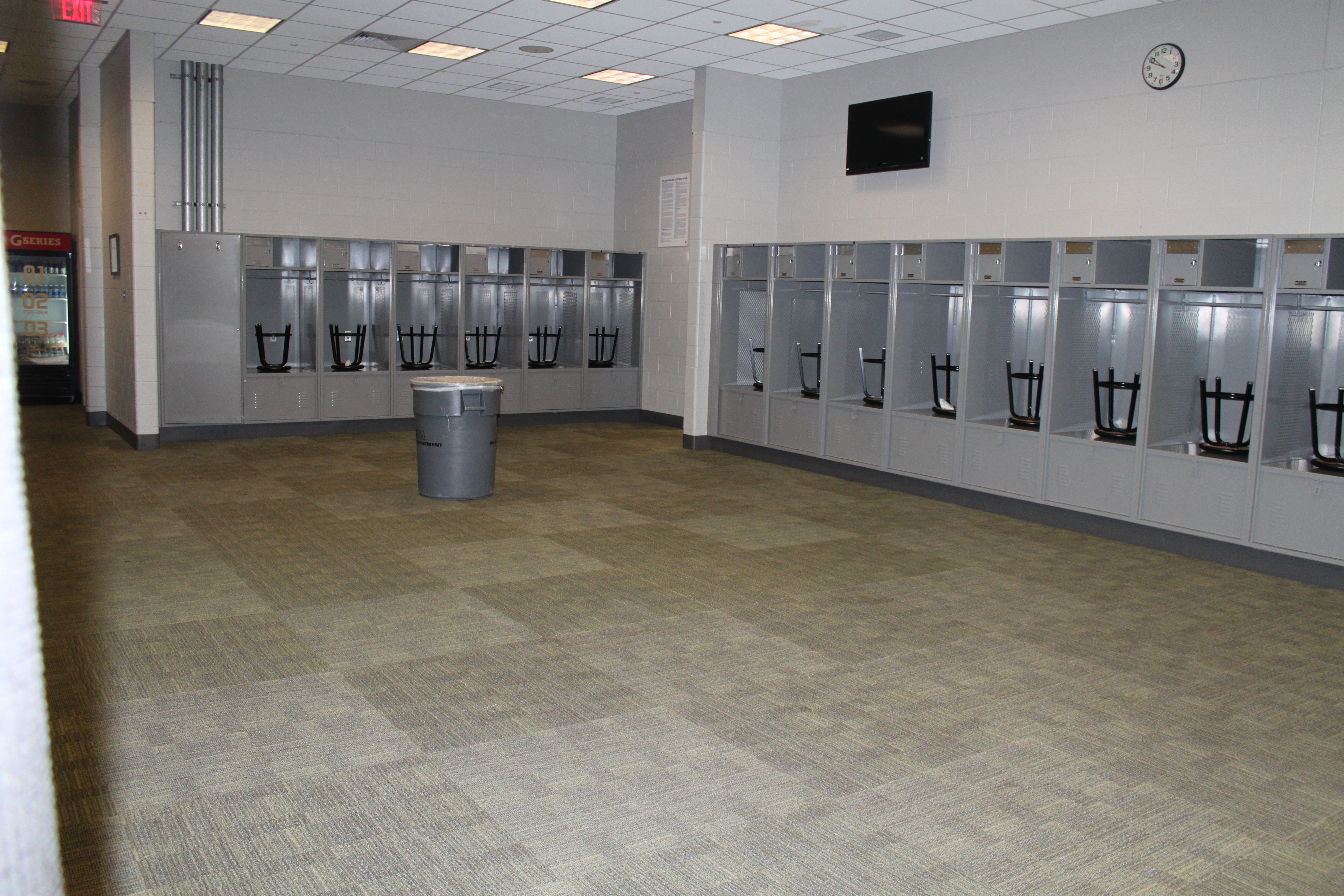 metlife stadium luggage storage